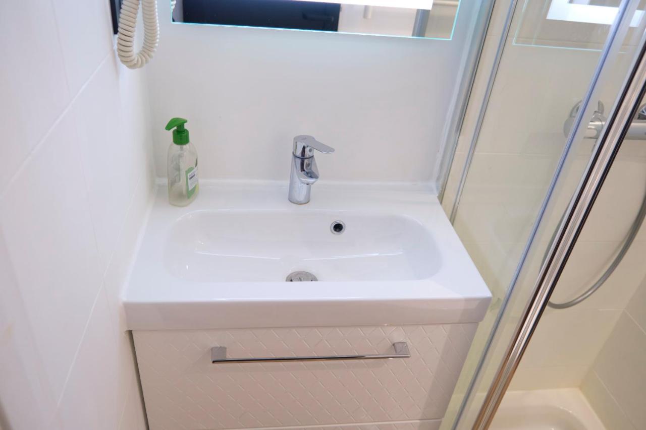 Suite Adamas Lyon Bagian luar foto